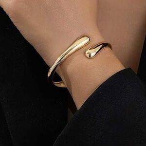 Gold Water Drop Bracelet (7409)